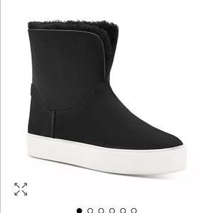 Ugg - Barley worn (only once or twice)